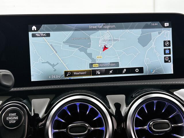 Mercedes-Benz A-KLASSE 250 e AMG Plug-In Hybride AMG Line | Night Pakket | Trekhaak | Stoelverwarming voor | Dodehoekassistent | Apple CarPlay. Inclusief 24 maanden MB Certified garantie voor Europa.