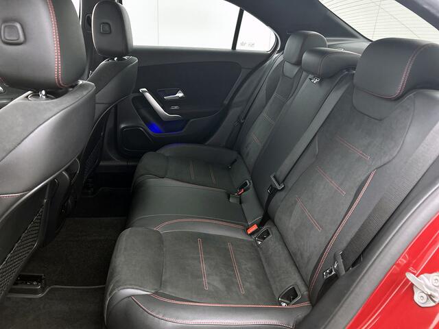 Mercedes-Benz A-KLASSE 250 e AMG Plug-In Hybride AMG Line | Night Pakket | Trekhaak | Stoelverwarming voor | Dodehoekassistent | Apple CarPlay. Inclusief 24 maanden MB Certified garantie voor Europa.