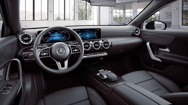 Mercedes-Benz A-KLASSE 200 Launch Edition Premium | AMG | Night | Panoramadak | Widescreen | Thermotronic |