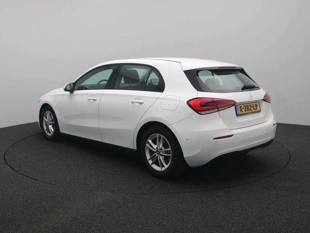 Mercedes-Benz A-KLASSE 180 Business Solution Ledkoplampen | Achteruitrijcamera | Spiegelpakket | Licht- en zicht pakket. Inclusief 24 maanden MB Certified garantie voor Europa.