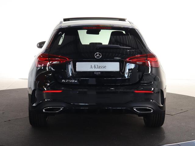 Mercedes-Benz A-KLASSE 250e Star Edition AMG Line | Panoramaschuifdak | Night | 19 inch AMG-velgen | Achteruitrijcamera
