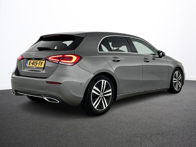 Mercedes-Benz A-KLASSE 160 Business Solution Luxury Navigatie Apple Carplay/Android Auto Camera Parkeersensoren Cruise Control Stoelverwarming Virtual Cockpit Lichtmetalen velgen Climate Control