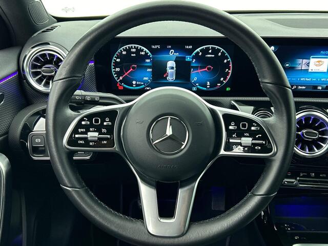 Mercedes-Benz A-KLASSE 160 Business Solution Luxury Navigatie Apple Carplay/Android Auto Camera Parkeersensoren Cruise Control Stoelverwarming Virtual Cockpit Lichtmetalen velgen Climate Control