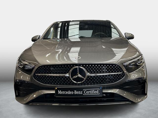 Mercedes-Benz A-KLASSE 180 AMG Line | Panoramadak | MULTIBEAM LED Koplampen | Dodehoekassistent | Advanced Sound System | Apple CarPlay | Android Auto | Augmented Reality voor Navigatie | Donkergetint Glas Achter | Sfeerverlichting | Stoelverwarming