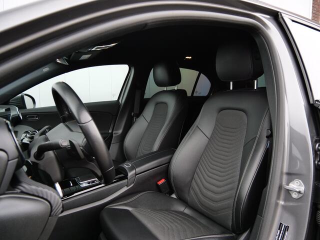 Mercedes-Benz A-KLASSE 180 Business Solution 136 Pk Automaat Navigatie / Camera / 18 inch / Stoelverwarming