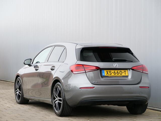 Mercedes-Benz A-KLASSE 180 Business Solution 136 Pk Automaat Navigatie / Camera / 18 inch / Stoelverwarming