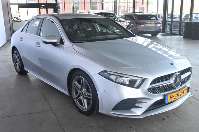 Mercedes-Benz A-KLASSE 180 Business Solution AMG Automaat Navigatie Widescreen Stoelverwarming Inruil Mogelijk!