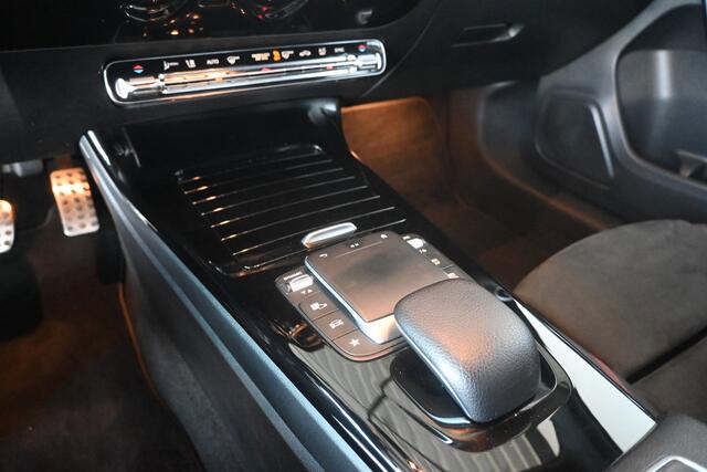 Mercedes-Benz A-KLASSE 180 Business Solution AMG Automaat Navigatie Widescreen Stoelverwarming Inruil Mogelijk!