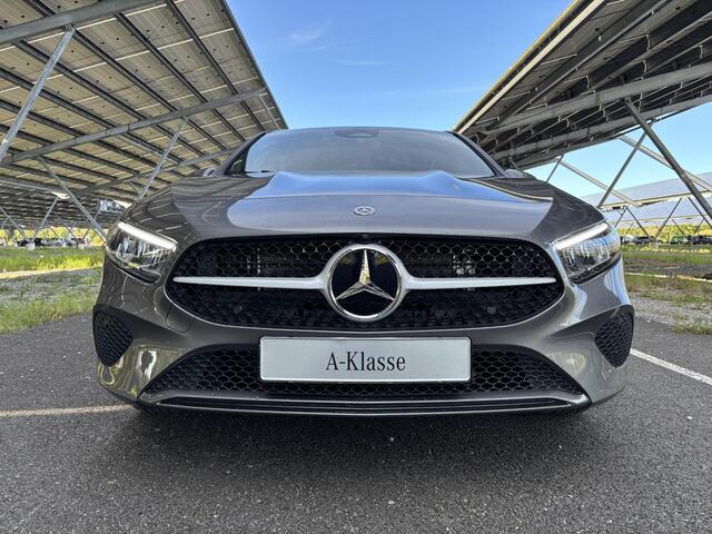 Mercedes-Benz A-KLASSE 250e Business Solution | Led Koplampen | Dodehoekassistent | Achteruitrijcamera | Apple carplay | Stoelverwarming |