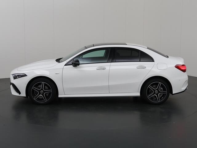 Mercedes-Benz A-KLASSE 250 e Business Solution AMG | Night Pakket | 360* Camera | Panoramadak | Dode hoek |