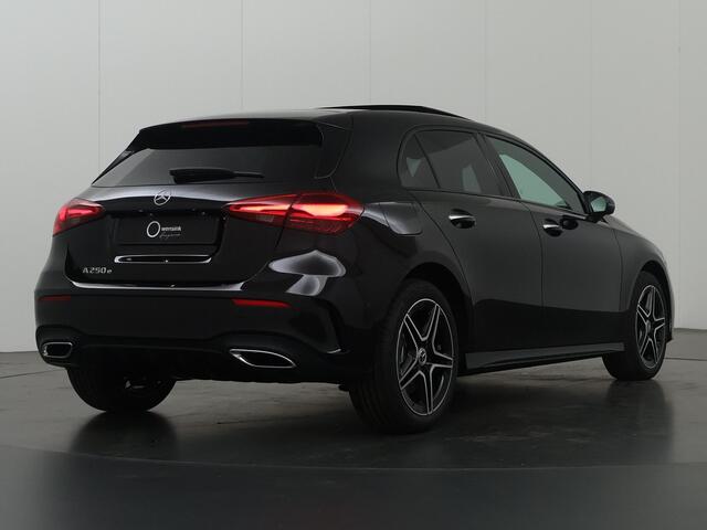 Mercedes-Benz A-KLASSE 250 e Star Edition 250 e AMG Line Night Pakket | Panoramadak | Multibeam LED | Sfeerverlichting |