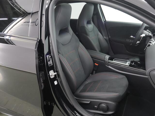 Mercedes-Benz A-KLASSE 250 e Star Edition AMG Line | Panoramadak | Nightpakket | Multibeam Koplampen | Sfeerverlichting | 19 Inch Mulitspaaks |