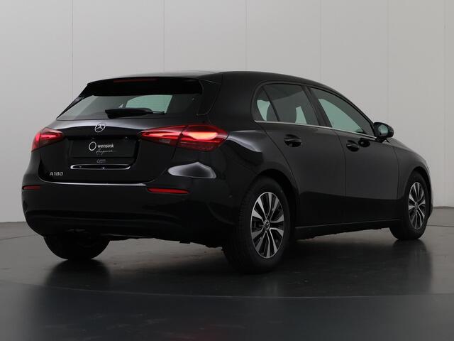Mercedes-Benz A-KLASSE 180 Star Edition | Widescreen | Achteruitrijcamera | Led-koplampen | Parkeer assistent | Stoelverwarming |