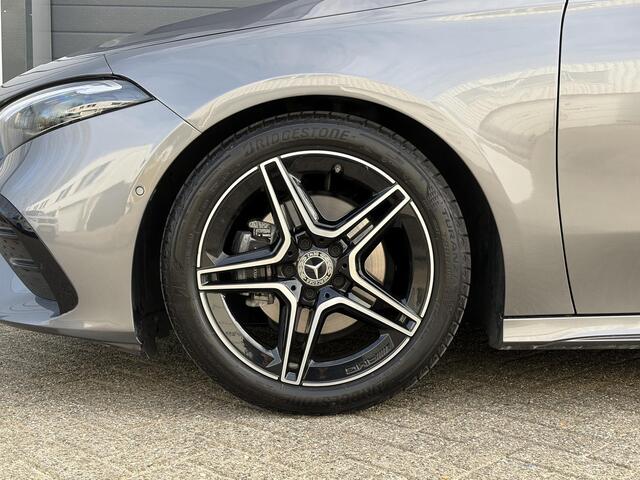 Mercedes-Benz A-KLASSE 180 Star Edition | Keyless | Pano | Sfeer | Camera | Stoel verwarming |