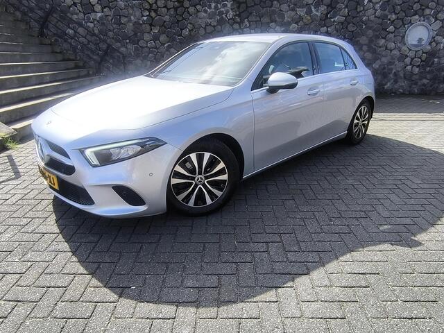 Mercedes-Benz A-KLASSE 180 Business Solution AMG All season banden, grote navi, virtual cockpit, carplay, camera, DAB+, stoelverwarming