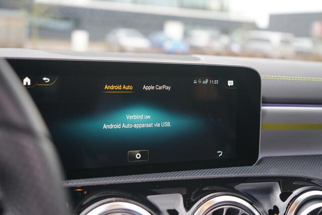 Mercedes-Benz A-KLASSE A250 AMG Edition1 Panodak Head up Burmester ACC Camera MBUX