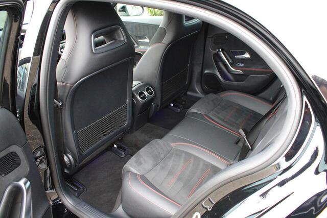 Mercedes-Benz A-KLASSE 200 AMG Camera | LED | Stoelverwarming | Keyless | Widescreen | Sfeerverlichting