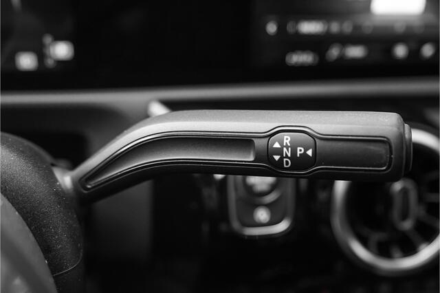 Mercedes-Benz A-KLASSE 180 Business Solution AMG Camera CarPlay Black Pack 18"