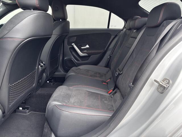 Mercedes-Benz A-KLASSE 250 e AMG Line Design Plug-in Automaat / Dealer onderhouden / 1e eigenaar / 1.600 kg trekgewicht / Navigatie / Camera / 19" AMG + All Season banden / Matrix Led Beam / Stoelverwarming /