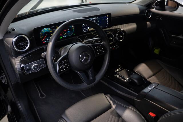 Mercedes-Benz A-KLASSE 250 e Business Line Apple Carplay - Stoelverwarming - Dab - Cruise Control - Trekhaak
