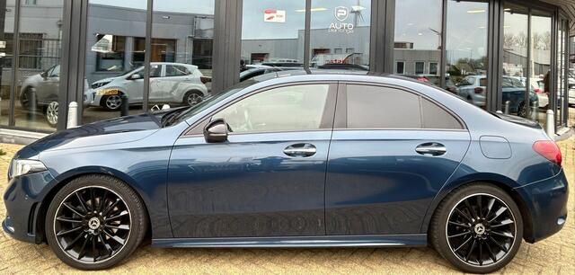 Mercedes-Benz A-KLASSE 180 d Launch Edition Premium Plus | BOMVOL | NL AUTO | AMG Pakket | Night Pakket | Sfeerverlichting | Burmester | PANO | Memory | 360 Camera | Elektrische Stoelen Met Stoelverwarming | DAB+ | 2 Sleutels |