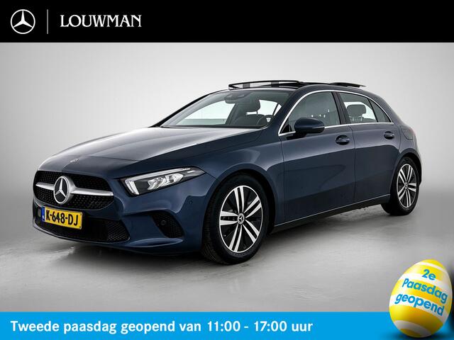Mercedes-Benz A-KLASSE 180 Business Solution Luxury Panorama Schuif-Kanteldak | Parkeerpakket met achteruitrijcamera | Ledkoplampen | Sfeerverlichting | Apple CarPlay Inclusief 24 maanden MB Certified garantie voor Europa.