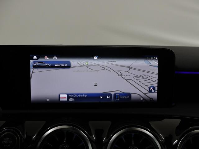 Mercedes-Benz A-KLASSE 250e Business Solution AMG | Panoramadak | Sfeerverlichting | Achteruitrijcamera | Stoelverwarming |