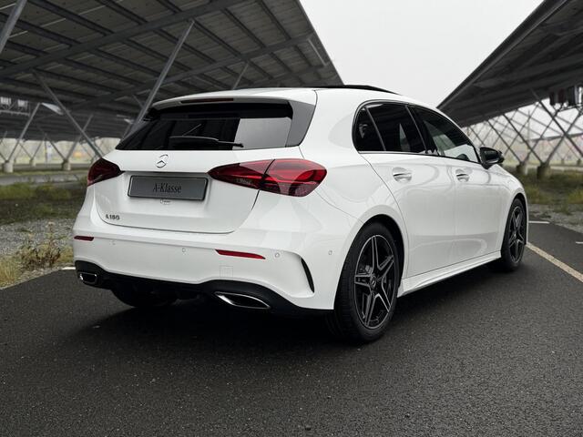 Mercedes-Benz A-KLASSE 180 Business Solution AMG | Night | Panoramadak | Sfeerverlichting | Stoelverwarming | Parkeercamera |