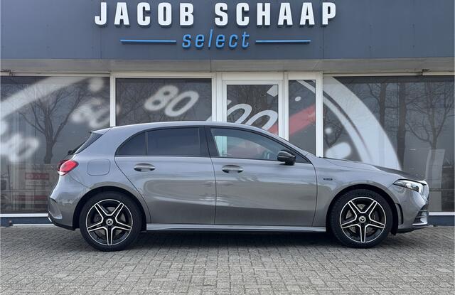 Mercedes-Benz A-KLASSE 250 e Business Solution AMG / Schuif- kanteldak / Camera / Sensoren V+A / Multimedia / 18'' LM /