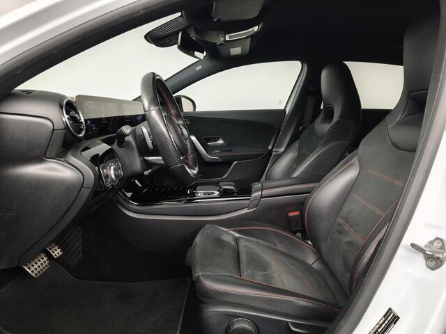 Mercedes-Benz A-KLASSE 180 Business Solution AMG Night Upgrade | NL-auto | Trekhaak Camera | Stoelverwarming | Full LED