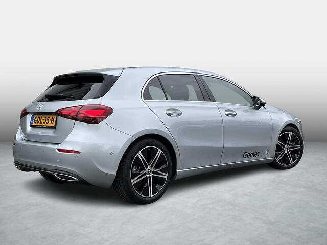 Mercedes-Benz A-KLASSE 180 Star Edition Luxury Line | Panoramadak | Apple CarPlay | Android Auto | Sfeerverlichting | Stoelverwarming | Achteruitrijcamera | Parkeersensoren | Elektrisch Inklapbare Buitenspiegels