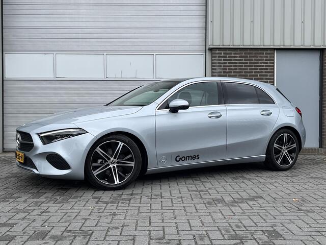 Mercedes-Benz A-KLASSE 180 Star Edition Luxury Line | Panoramadak | Apple CarPlay | Android Auto | Sfeerverlichting | Stoelverwarming | Achteruitrijcamera | Parkeersensoren | Elektrisch Inklapbare Buitenspiegels