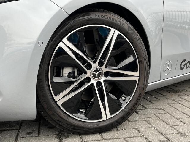 Mercedes-Benz A-KLASSE 180 Star Edition Luxury Line | Panoramadak | Apple CarPlay | Android Auto | Sfeerverlichting | Stoelverwarming | Achteruitrijcamera | Parkeersensoren | Elektrisch Inklapbare Buitenspiegels