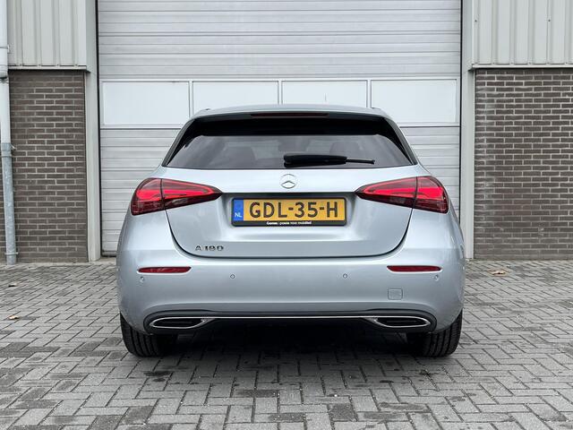 Mercedes-Benz A-KLASSE 180 Star Edition Luxury Line | Panoramadak | Apple CarPlay | Android Auto | Sfeerverlichting | Stoelverwarming | Achteruitrijcamera | Parkeersensoren | Elektrisch Inklapbare Buitenspiegels