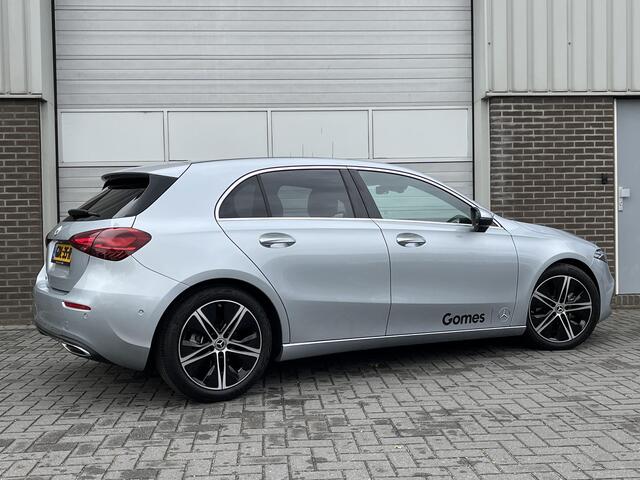 Mercedes-Benz A-KLASSE 180 Star Edition Luxury Line | Panoramadak | Apple CarPlay | Android Auto | Sfeerverlichting | Stoelverwarming | Achteruitrijcamera | Parkeersensoren | Elektrisch Inklapbare Buitenspiegels