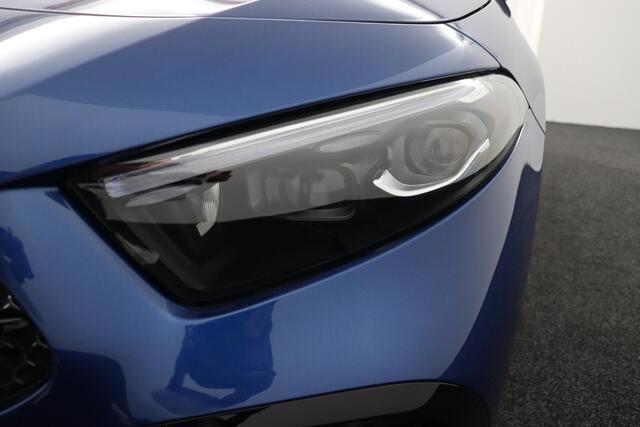 Mercedes-Benz A-KLASSE 250 e AMG Line | Premium Pakket | Night Pakket | Panoramadak | Burmester Surround Sound | MULTIBEAM LED Koplampen | Dodehoekassistent | Sierdelen Aluminium