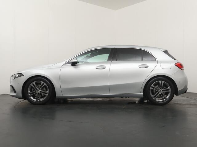 Mercedes-Benz A-KLASSE 180 Business Solution AMG - Navigatie - Camera - Stoelverwarming - LED koplampen