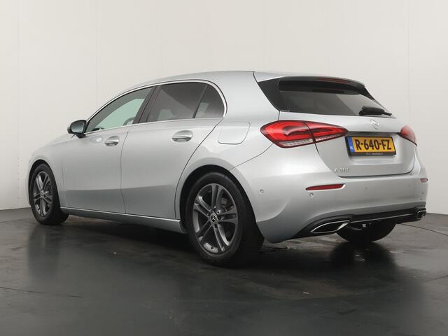 Mercedes-Benz A-KLASSE 180 Business Solution AMG - Navigatie - Camera - Stoelverwarming - LED koplampen