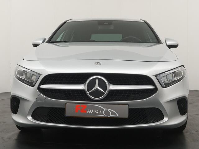Mercedes-Benz A-KLASSE 180 Business Solution AMG - Navigatie - Camera - Stoelverwarming - LED koplampen