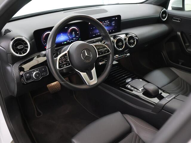 Mercedes-Benz A-KLASSE 250 e Business Line | Rijdt tot 70km volledig elektrisch | Panoramadak | Rijassistentiepakket Plus | Stoelverwarming | Distronic | Achteruitrijcamera |