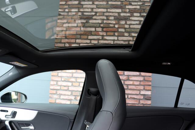 Mercedes-Benz A-KLASSE 250 e AMG Line | Facelift | Panoramadak | Memory | HUD | Surround Camera | Advanced Sound System | Keyless Go | Leder | Verwarmd Stuurwiel | Nightpakket | Augemented Reality |
