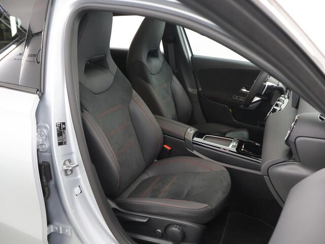 Mercedes-Benz A-KLASSE 250e Business Solution AMG | Panoramaschuifdak | Stoelverwarming | Achteruitrijcamera | MULTIBEAM LED | Nightpakket |