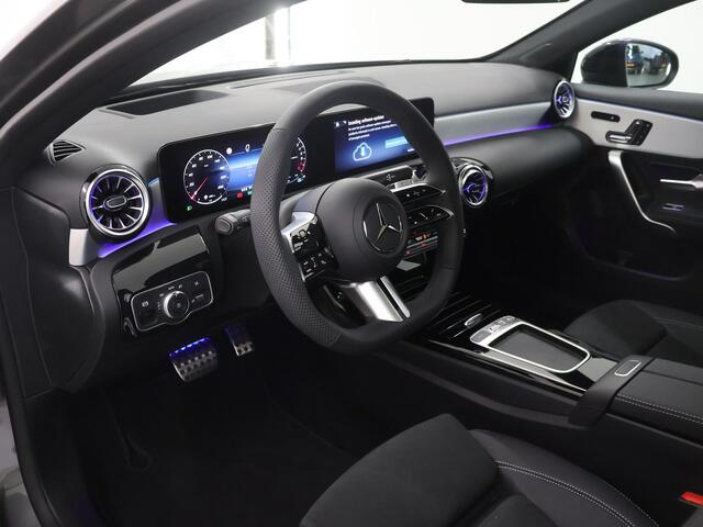 Mercedes-Benz A-KLASSE 250e Business Solution AMG | Panoramaschuifdak | AMG Line Plus | Night | Winterpakket | Trekhaak