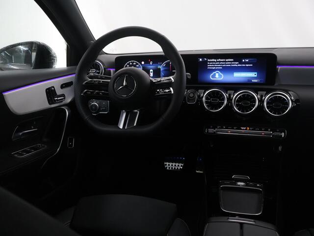 Mercedes-Benz A-KLASSE 250e Business Solution AMG | Panoramaschuifdak | AMG Line Plus | Night | Winterpakket | Trekhaak