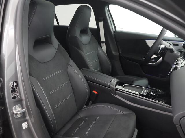 Mercedes-Benz A-KLASSE 250e Business Solution AMG | Panoramaschuifdak | AMG Line Plus | Night | Winterpakket | Trekhaak