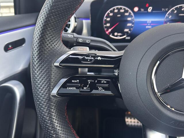 Mercedes-Benz A-KLASSE 180 Star Edition AMG | Panoramadak | Winter Pakket | Dodehoekassistent | MULTIBEAM LED Koplampen | Donkergetint Glas Achter | Stoelverwarming | Stuurverwarming | Sfeerverlichting | Elektrisch Inklapbare Buitenspiegels | Achteruitrijcamera | Parkeersensore