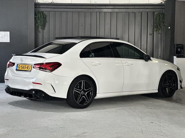 Mercedes-Benz A-KLASSE 180 Business Solution AMG | AMG-styling | Panorama-dak | Achteruitrijcamera | Carplay | Cruise Control | Stoelverwarming | LED koplampen |
