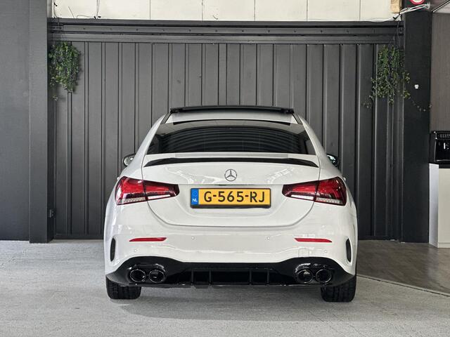 Mercedes-Benz A-KLASSE 180 Business Solution AMG | AMG-styling | Panorama-dak | Achteruitrijcamera | Carplay | Cruise Control | Stoelverwarming | LED koplampen |