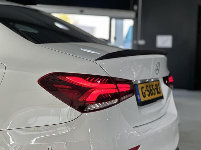Mercedes-Benz A-KLASSE 180 Business Solution AMG | AMG-styling | Panorama-dak | Achteruitrijcamera | Carplay | Cruise Control | Stoelverwarming | LED koplampen |
