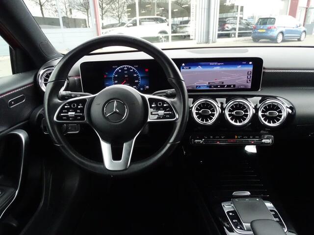 Mercedes-Benz A-KLASSE 200 Business Solution Plus Upgrade | Camera | LED | 19"